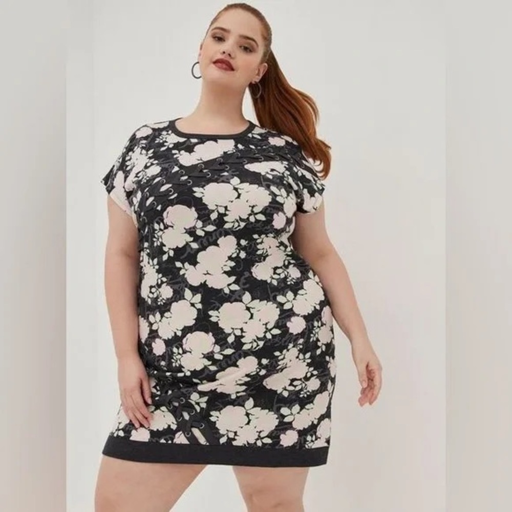 Torrid | x LOVESICK Floral Relaxed Dolman Dress Plus Lace-Up